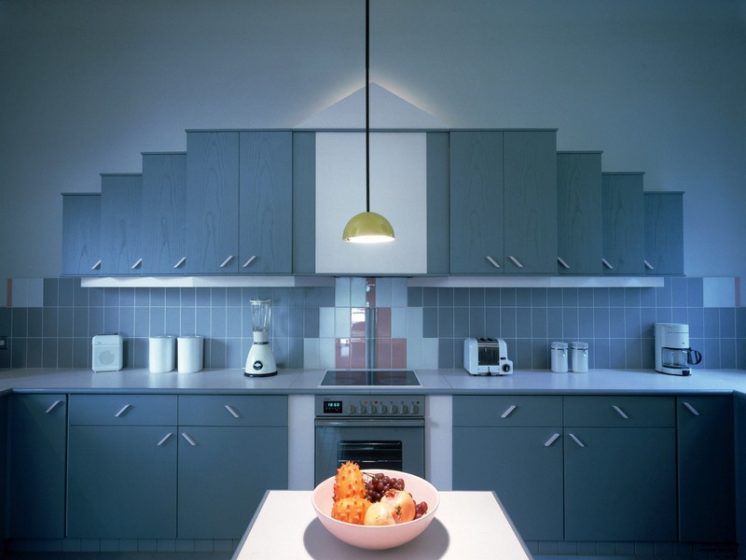 Кухня и синий цвет в интерьере – классическое сочетание