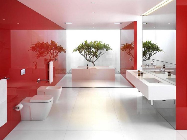 Для ванных комнат красный цвет в дизайне интерьера оправдан, когда размеры её выше среднего