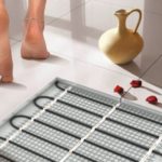 Теплый пол в ванной: водяной или электрический?