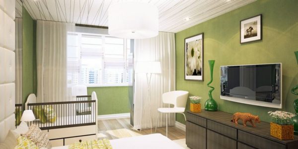 Светло-зеленая спальня с детской кроваткой